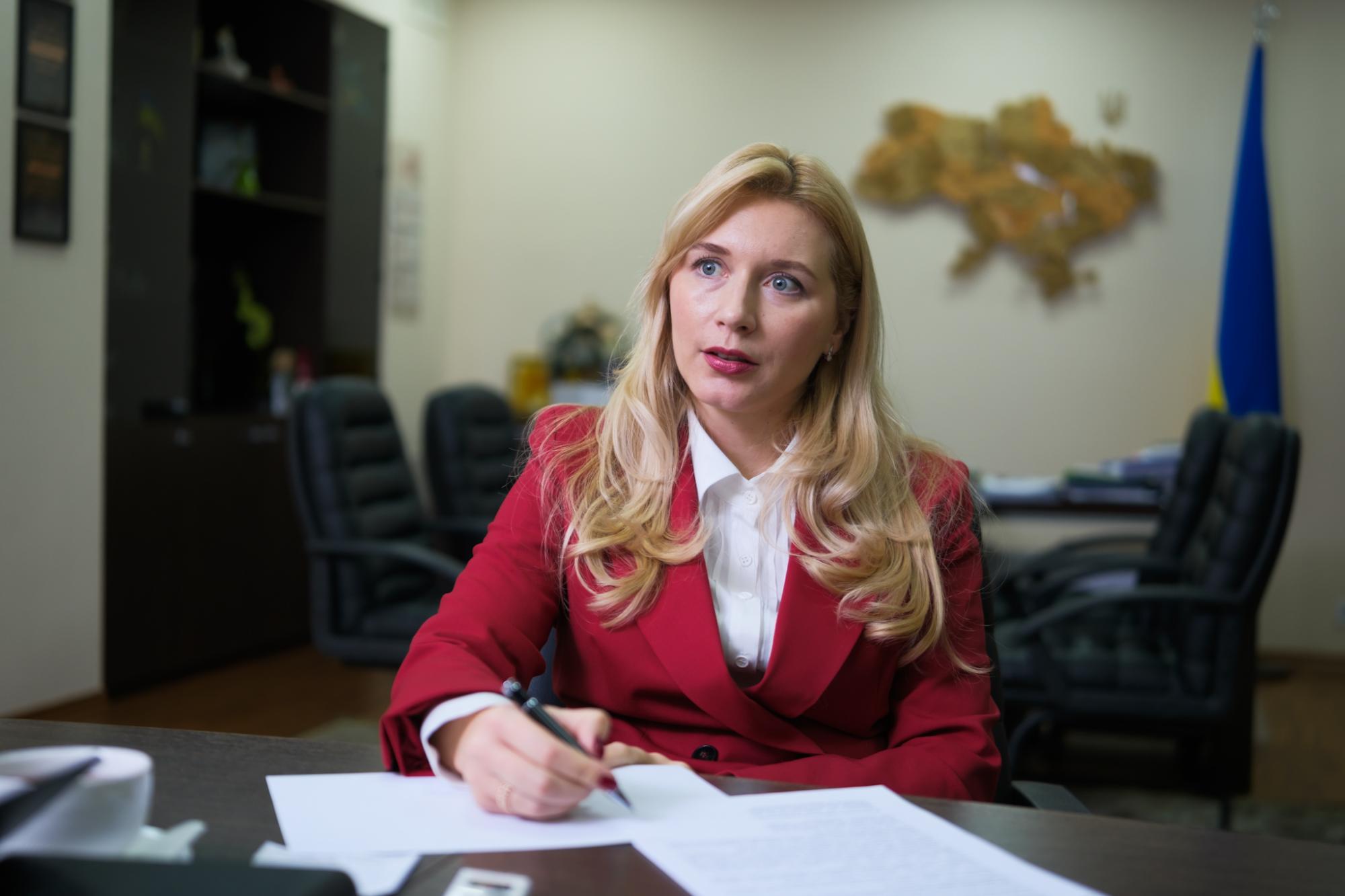 Юлия Жовтяк, Служба занятости: Тем, кто работает руками, готовы платить 100 тысяч гривен и больше